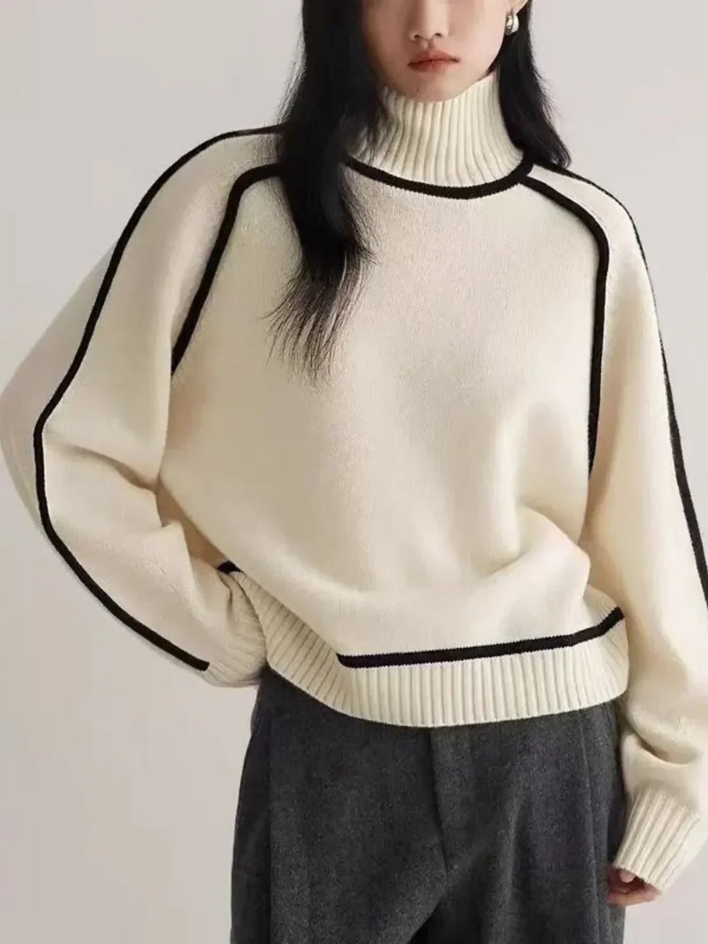 Valeria - ELEGANT TURTLENECK SWEATER